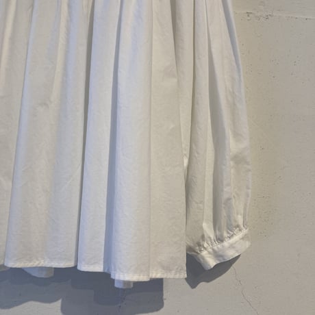 UNIVERSAL TISSU スタンドカラーブラウス シロ