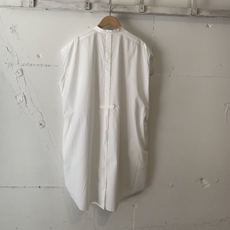 UNIVERSAL TISSU スリーブレスロングシャツ シロ