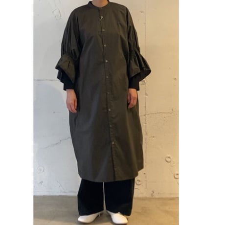 UNIVERSAL TISSU ナチュラルタイプライター シャーリングシャツワンピース シロ