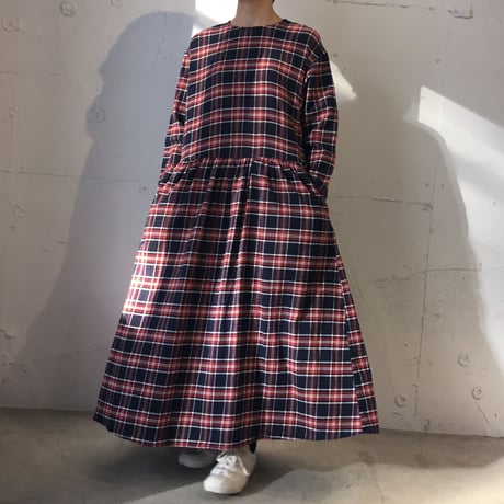 UNIVERSAL TISSU　ロングスリーブギャザードレス ネイビーチェック