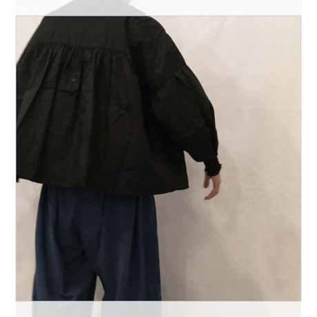 UNIVERSAL TISSU タイプライターシャーリングブラウス　グレーストライプ