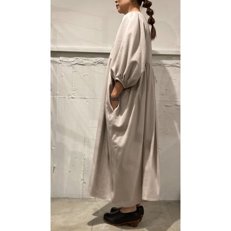 UNIVERSAL TISSU ウールカシミヤビーバー タックギャザーワンピース ペールベージュ