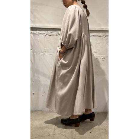 UNIVERSAL TISSU ウールカシミヤビーバー タックギャザーワンピース ペールベージュ