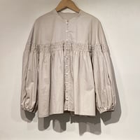 UNIVERSAL TISSU　ヨークシャーリングブラウス　グレージュ