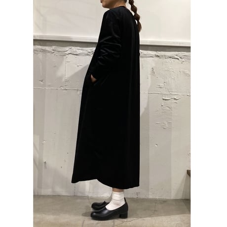 UNIVERSAL SEVEN ベロア クルーネックワンピース ベージュ