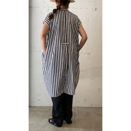 UNIVERSAL TISSU スリーブレスロングシャツ クロワイドストライプ