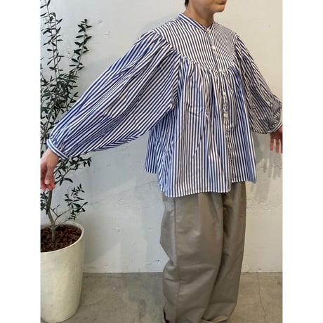 UNIVERSAL TISSU ナチュラルタイプライター クラシックギャザーブラウス ネイビー