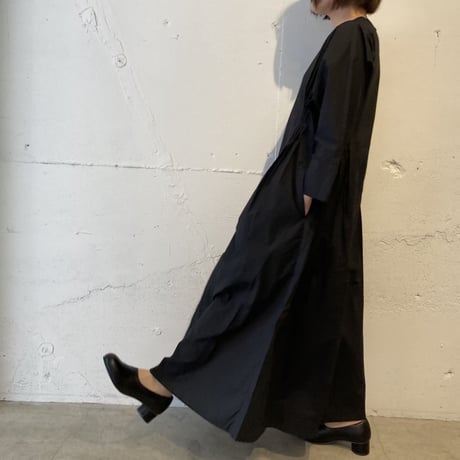 UNIVERSAL TISSU シェルボタンワンピース 白