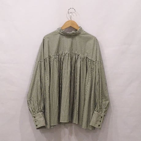 UNIVERSAL TISSU モックネックブラウス　クロストライプ