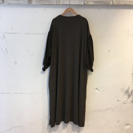 UNIVERSAL SEVEN　USAコットン コンボスリーブワンピース チャコール
