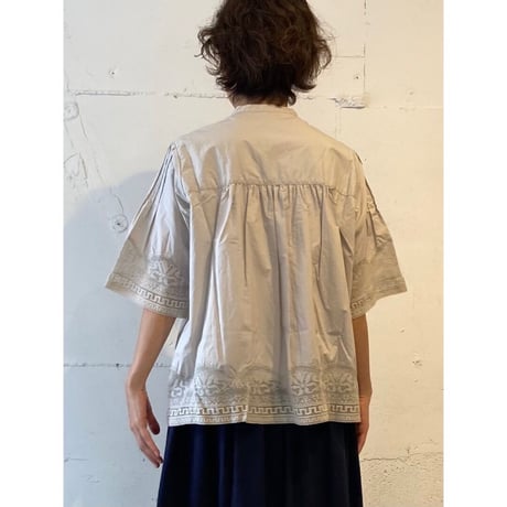 UNIVERSAL TISSU イタリアンフィレレース ピンタックブラウス クロ