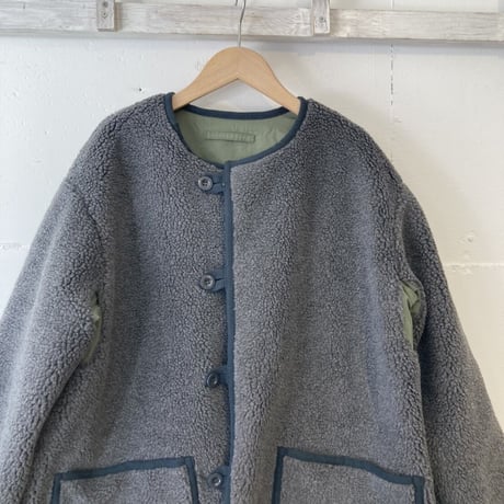 NATURAL LAUNDRY ボアリバーシブルジャケット　カーキ× チャコールグレー