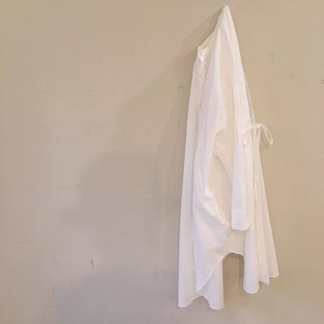 UNIVERSAL TISSU タイプライター バックスリットシャツ　シロ
