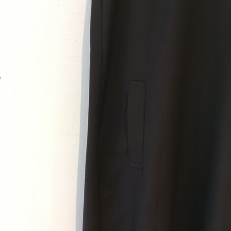 GALERIE TISSU リプリープリネン混モックネックワンピース クロ