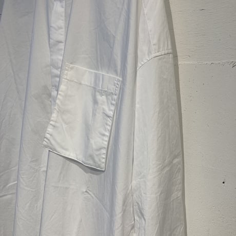 UNIVERSAL TISSU ナチュラルタイプライター バンドカラーロングシャツ シロ