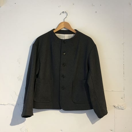 UNIVERSALTISSU ノーカラークラシックジャケット　トップグレー