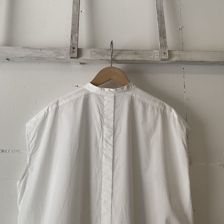 UNIVERSAL TISSU スリーブレスロングシャツ シロ