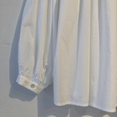 UNIVERSAL TISSU スタンドカラーブラウス シロ