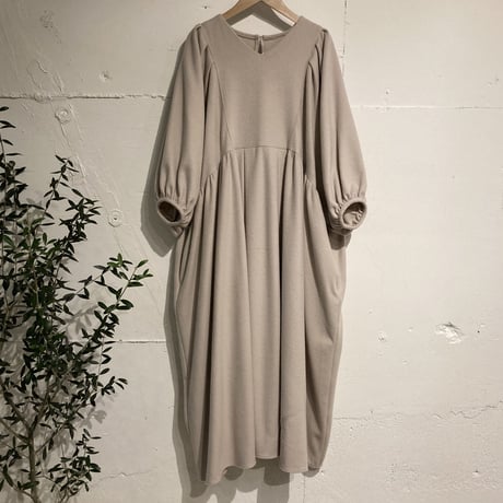 UNIVERSAL TISSU ウールカシミヤビーバー タックギャザーワンピース ペールベージュ