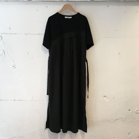 UNIVERSAL TISSU　クラシック天竺 タックワンピース　黒