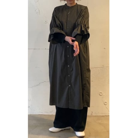 UNIVERSAL TISSU ナチュラルタイプライター シャーリングシャツワンピース シロ