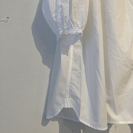 UNIVERSAL TISSU ナチュラルタイプライター ギャザーシャツ シロ