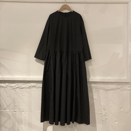 UNIVERSAL TISSU ナチュラルタイプライターギャザードレス クロ
