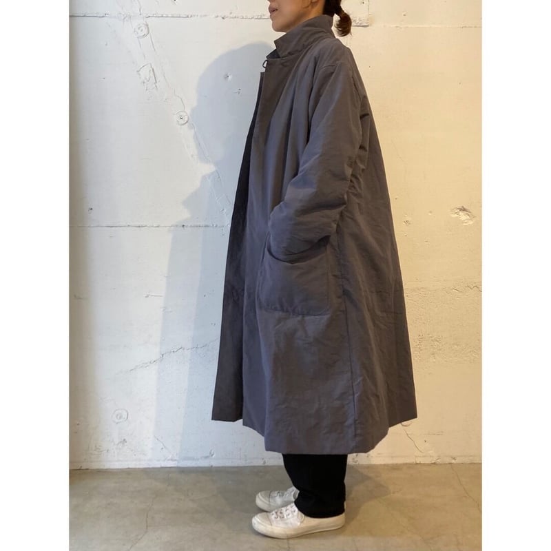 grin CLシーチング中綿ロングコート スチールグレー | un de plus