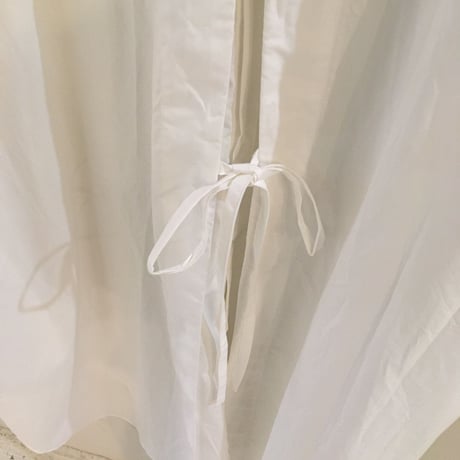UNIVERSAL TISSU タイプライター バックスリットシャツ　シロ