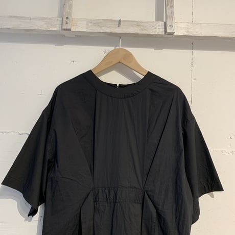 UNIVERSAL TISSU ハーフスリーブワンピース クロ