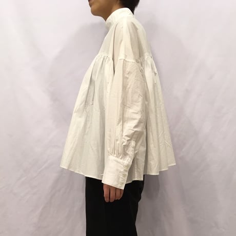 UNIVERSAL TISSU モックネックブラウス　シロ