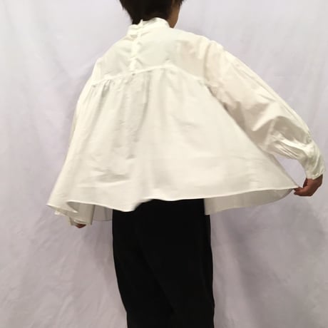 UNIVERSAL TISSU モックネックブラウス　クロ
