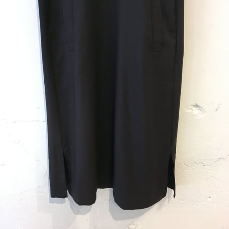 GALERIE TISSU リプリープリネン混モックネックワンピース クロ