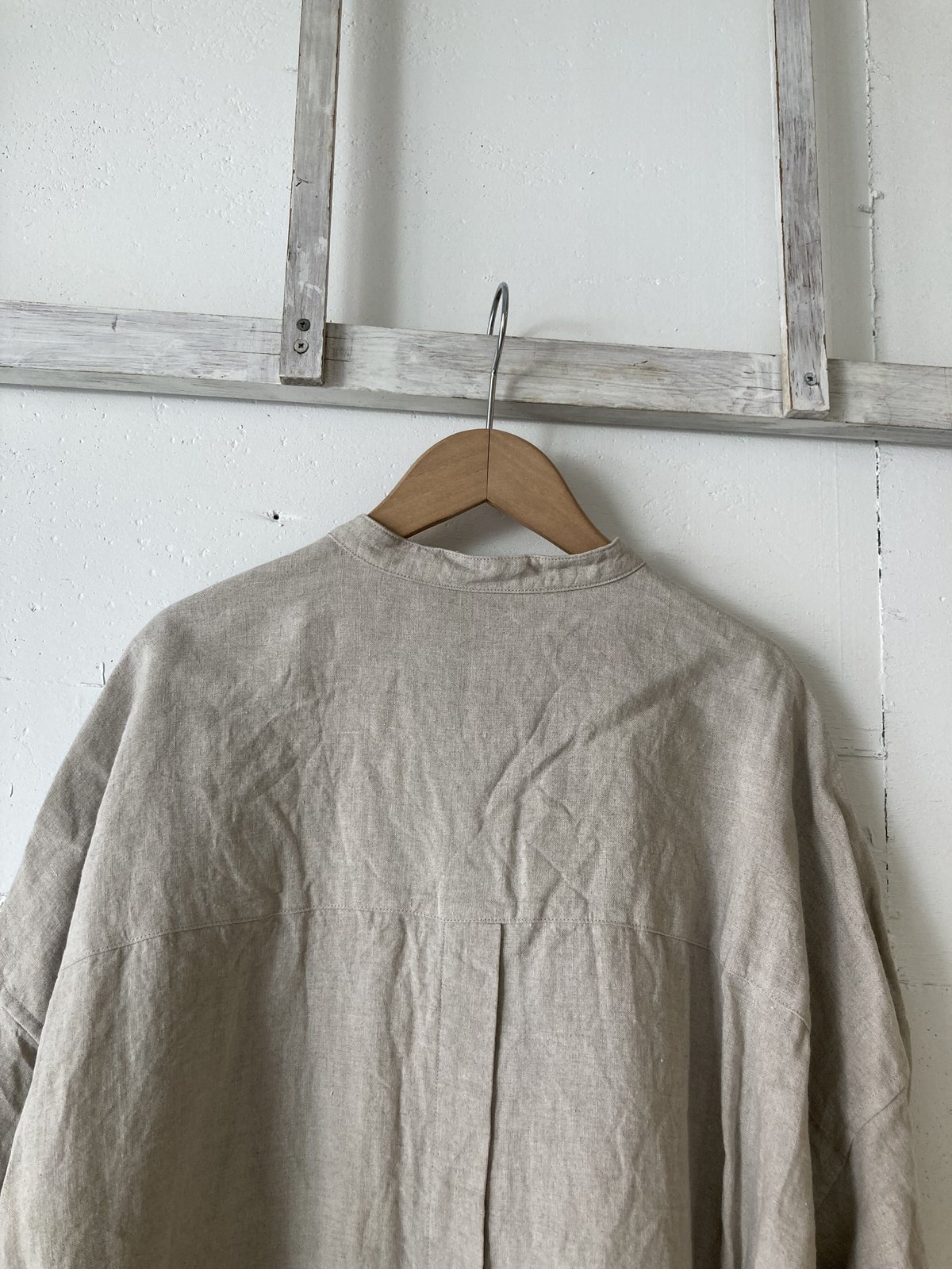 UNIVERSAL TISSU トリプルワッシャーリネン バンドカラーシャツ キナリ