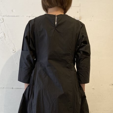 UNIVERSAL TISSU シェルボタンワンピース 白
