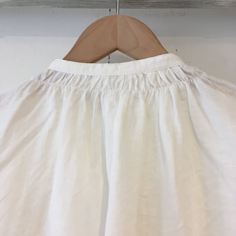 UNIVERSAL TISSU トリプルシャーリング ブラウス　リネンオフ
