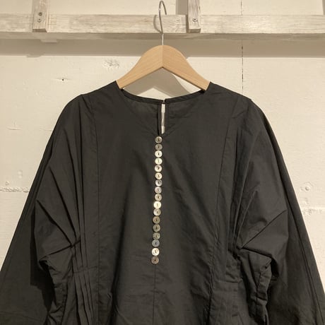 UNIVERSAL TISSU シェルボタンワンピース クロ