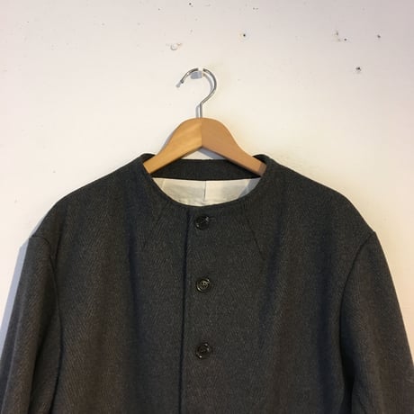 UNIVERSALTISSU ノーカラークラシックジャケット　トップグレー