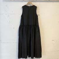 UNIVERSAL TISSU ナチュラルタイプライター ギャザーワンピース クロ
