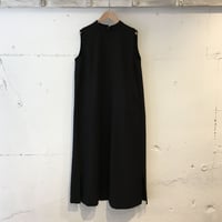 GALERIE TISSU リプリープリネン混モックネックワンピース クロ