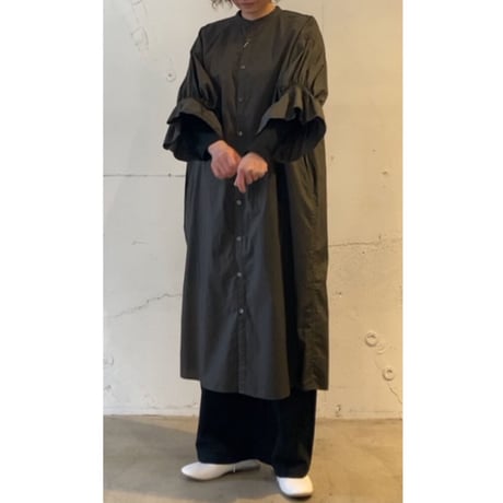 UNIVERSAL TISSU ナチュラルタイプライター シャーリングシャツワンピース シロ