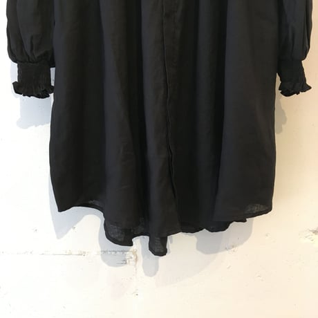 UNIVERSAL TISSU トリプルシャーリング バンドカラーブラウス　リネンクロ