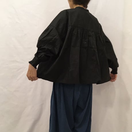 UNIVERSAL TISSU タイプライターシャーリングブラウス クロ