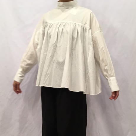 UNIVERSAL TISSU モックネックブラウス　シロ