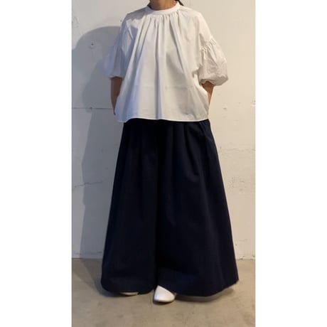 UNIVERSAL TISSU モックネックギャザーブラウス シロ
