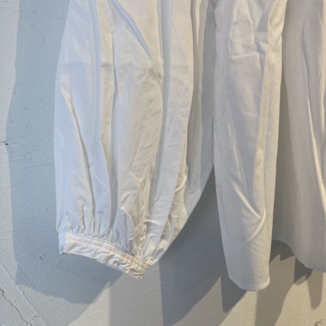 UNIVERSAL TISSU ナチュラルタイプライター クラシックギャザーブラウス シロ