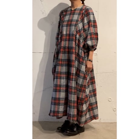 UNIVERSAL TISSU ネルチェック Ｖネックギャザーワンピース ネイビーチェック