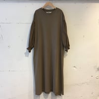 UNIVERSAL SEVEN　USAコットン コンボスリーブワンピース グレージュ