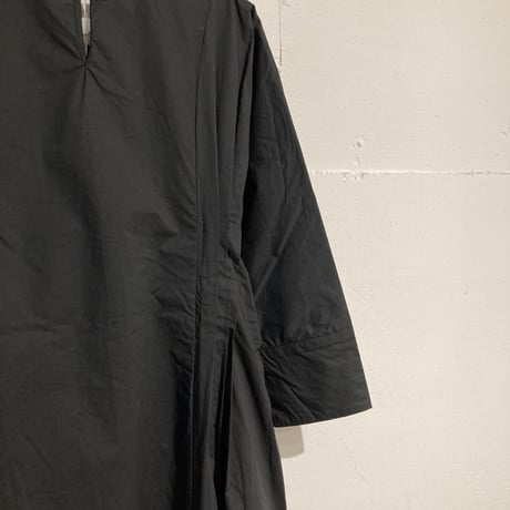 UNIVERSAL TISSU シェルボタンワンピース クロ
