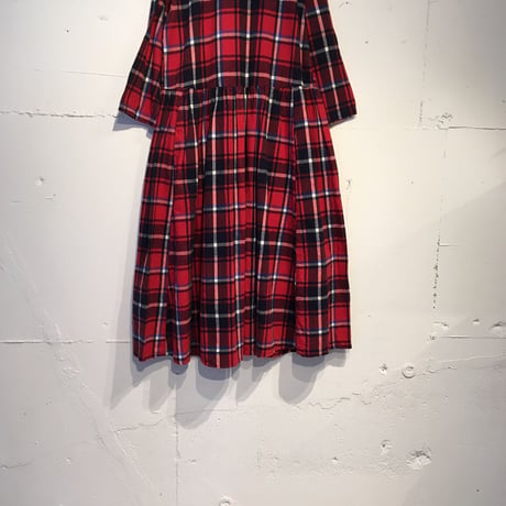 UNIVERSAL TISSU　ロングスリーブギャザードレス アカチェック